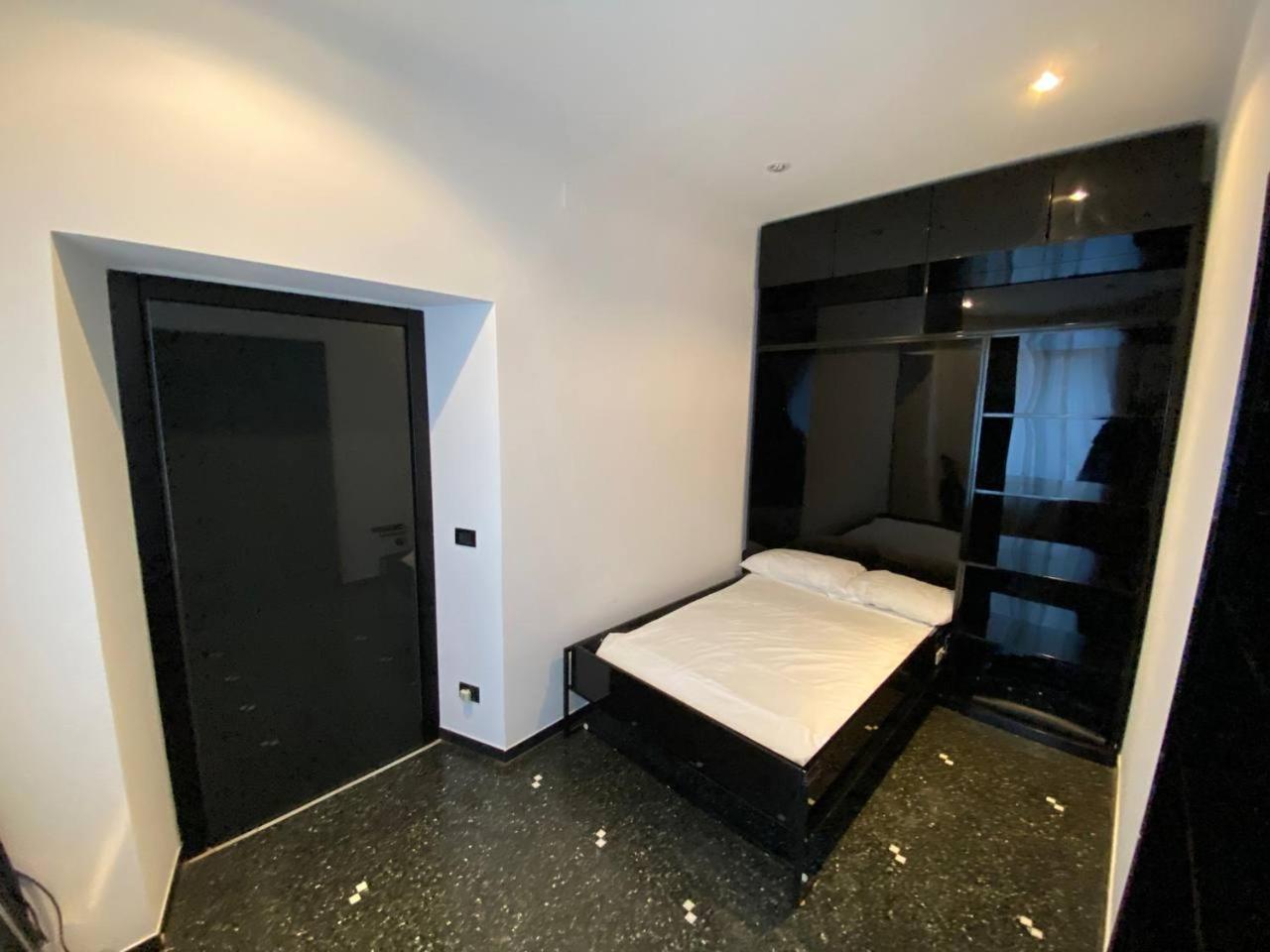 Martel Rooms - Genova Centro Brignole Bagian luar foto