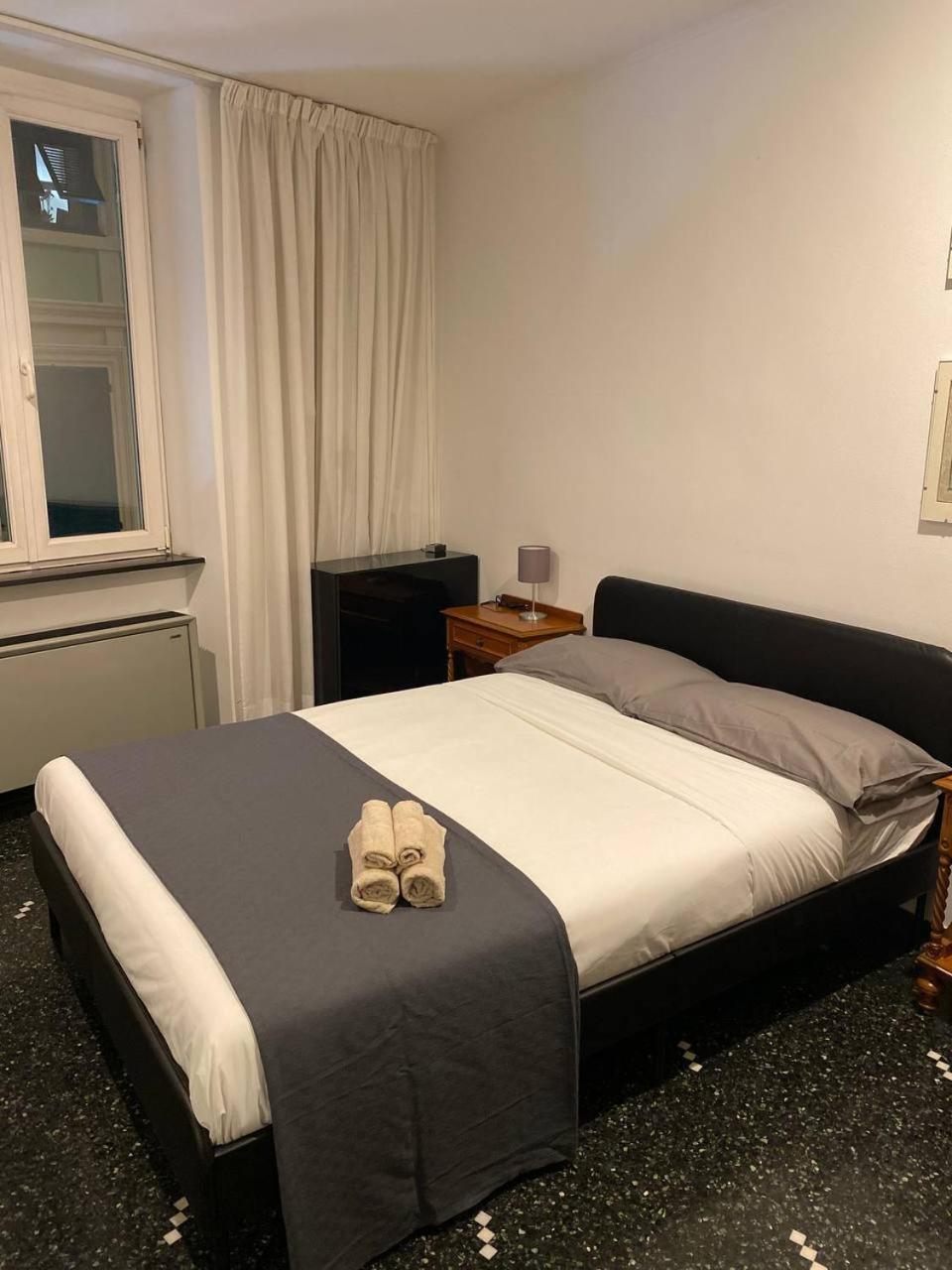 Martel Rooms - Genova Centro Brignole Bagian luar foto