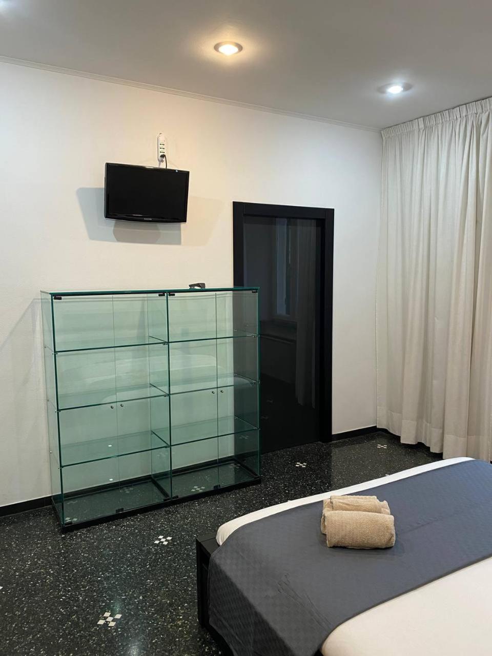 Martel Rooms - Genova Centro Brignole Bagian luar foto